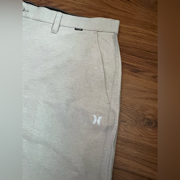 NWT Hurley Men’s Hybrid Walk Shorts Tan Water Repel 4 Way Stretch Sz 40 - Picture 2 of 7